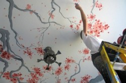 Как украсить потолок своими руками: лепнина, роспись, фотообои в фото