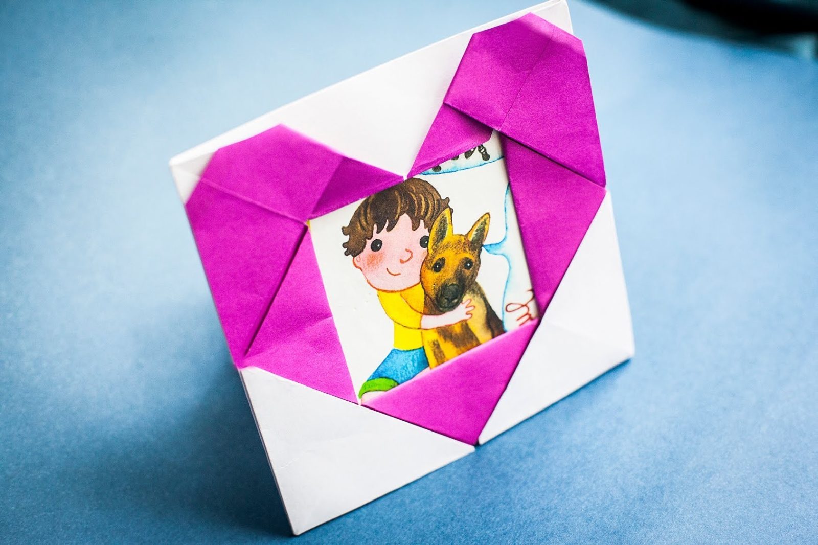 Подарок подруге на день рождения из бумаги. Подарок из бумаги. Подарок подруге из бумаги. Оригами. Подарок для девочки из бумаги.