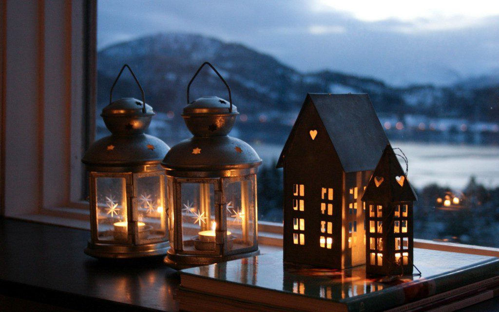 Новогодний декор со свечами
