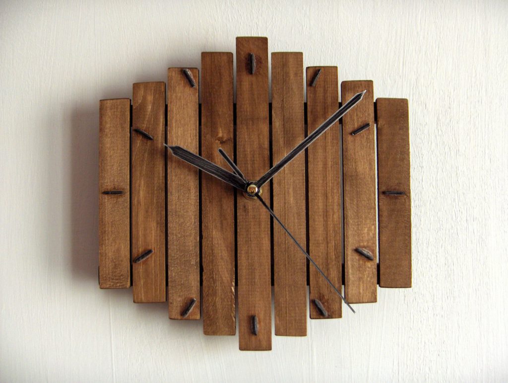 Оригинальные часы из дерева своими руками
