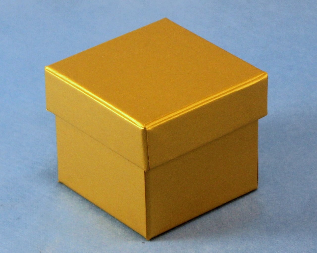 Купить коробки в иваново. Коробка квадратная. Прямоугольные коробки. Квадратные картонные коробки. Прямоугольная картонная коробка.