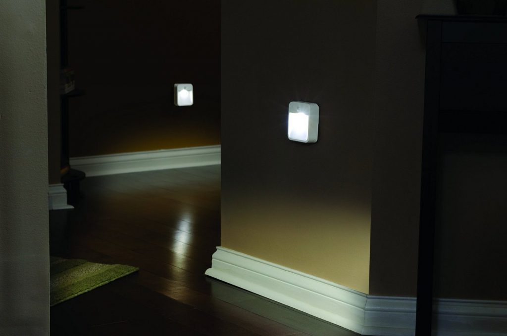 ночное освещение в коридоре