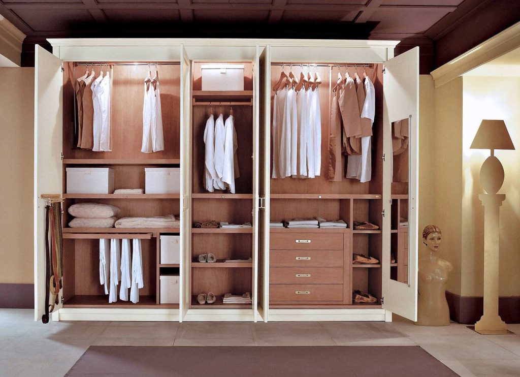 Шкаф гардеробная с распашными дверями
