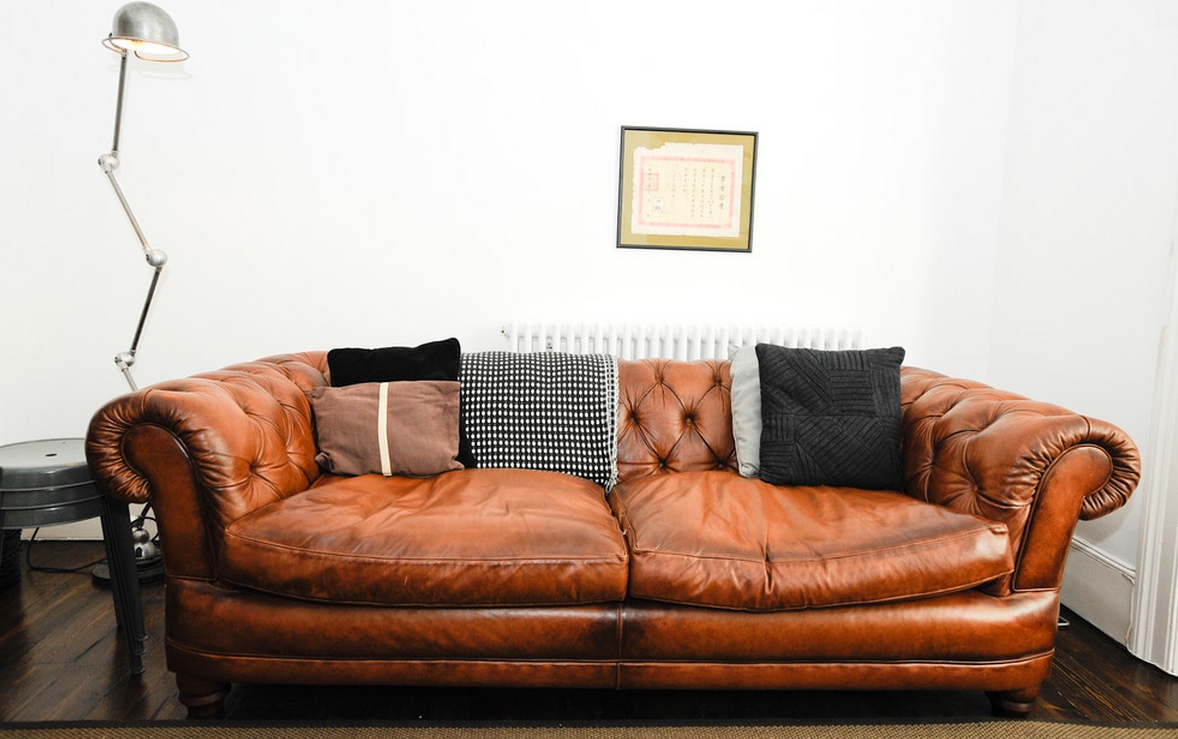 Знаменитый диван Шелдона и Леонарда: как выбрать подобную модель?