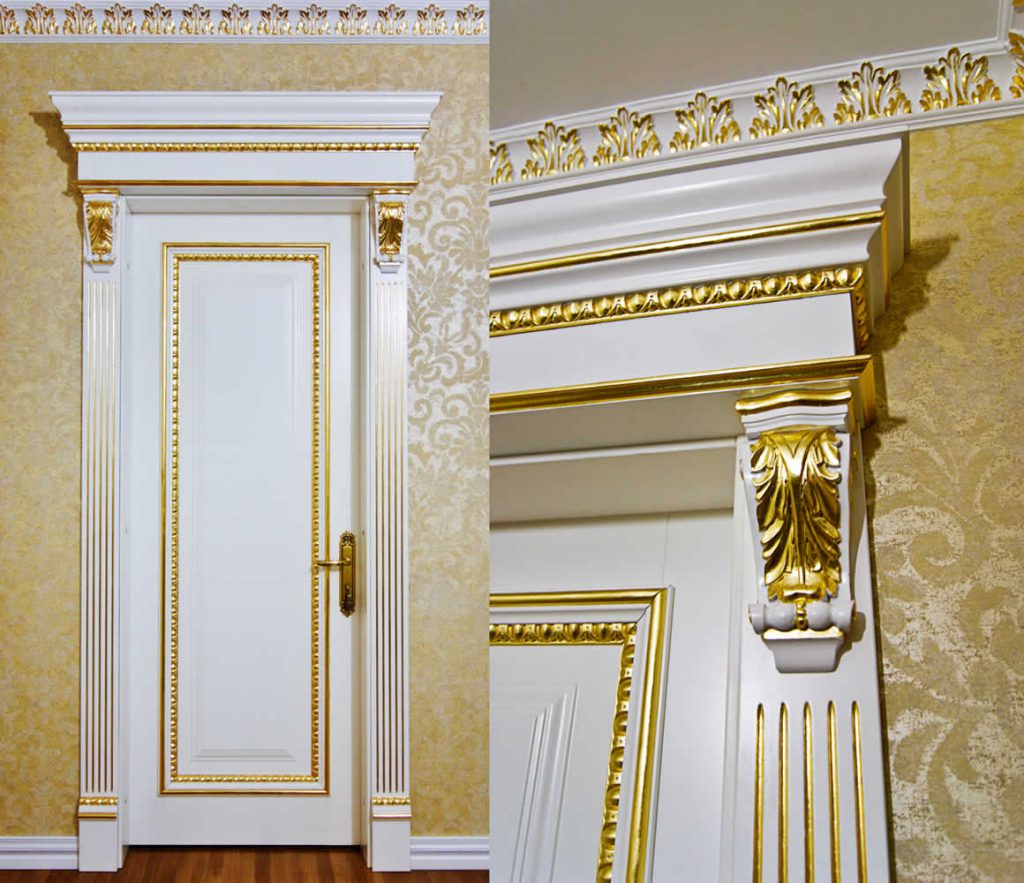 Белые двери с декором в классическом стиле