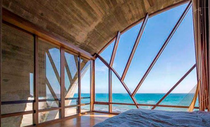 Дом Эдварда Нортона на пляже Малибу: обзор интерьера и экстерьера