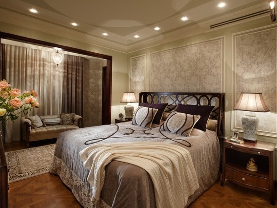 
	Интерьер спальни в американском стиле: высокие кровати, особенности дизайна	