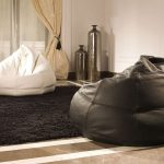 Бескаркасная мебель: кресло-мешок в дизайне интерьера