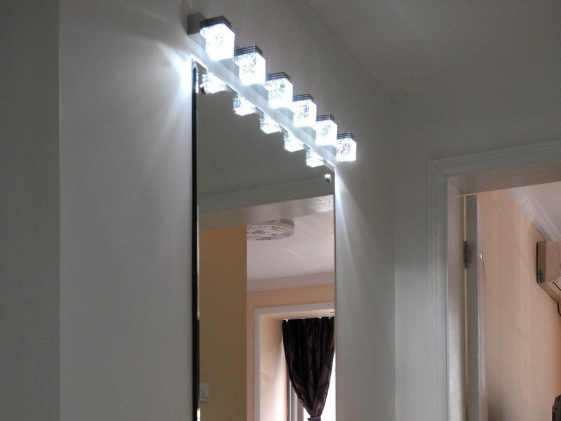 Настенные светильники для ванной комнаты