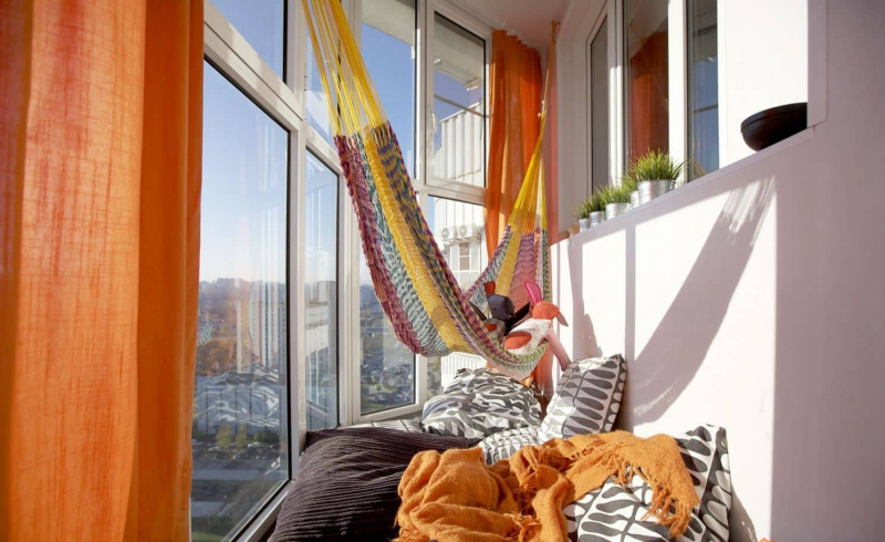 			Лаунж зона на балконе: место отдыха, не выходя из квартиры		