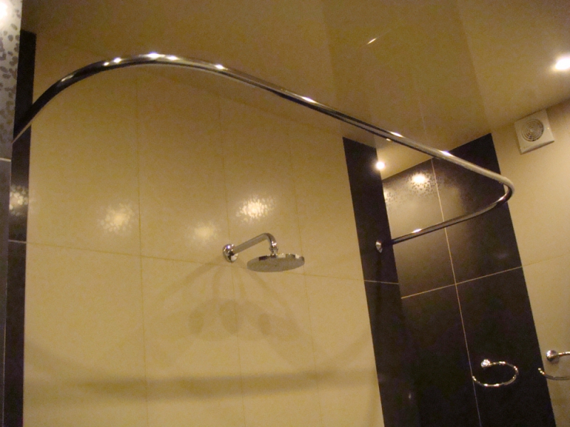 Штанга для шторы в ванную комнату: особенности выбора и установки .