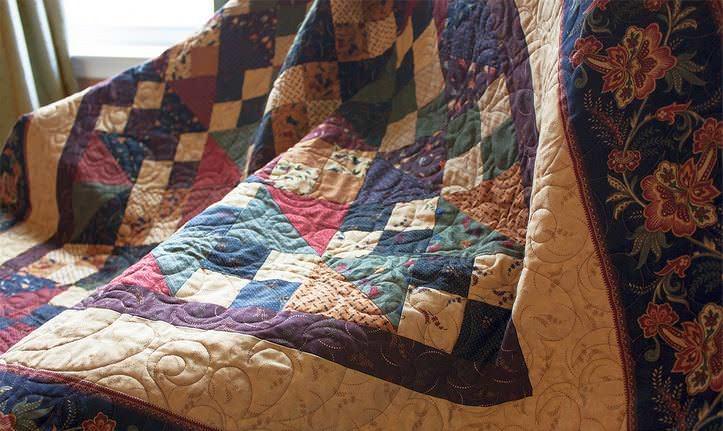 Пэчворк одеяло своими руками: лоскутные одеяла, фото, мастер класс для начинающих, схемы из квадратов, как сшить двухстороннее покрывало, видео-инструкция