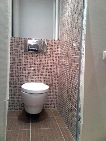 Дизайн туалета, отделанного плиткой
