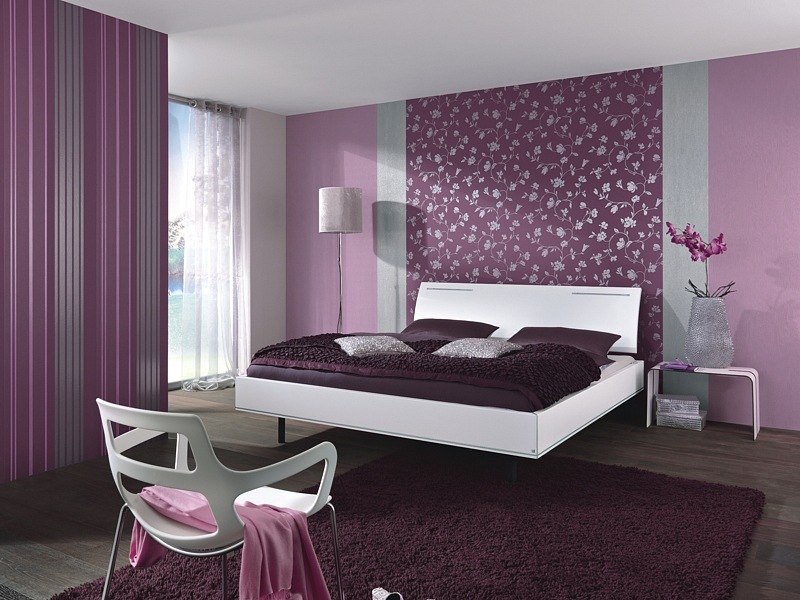 
	Фиолетовые обои в интерьере спальни: полезные правила (фото)	