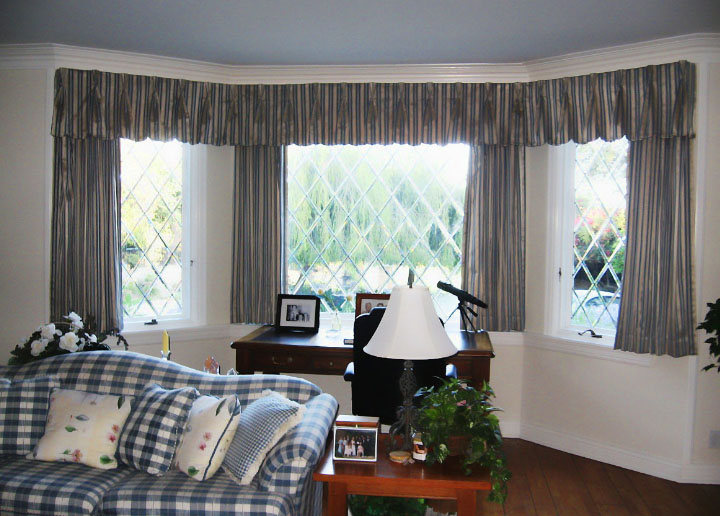 Выбери свой дизайн штор на три окна в комнате!