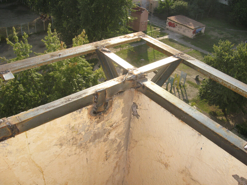Поэтапное возведение каркаса для обшивки балкона