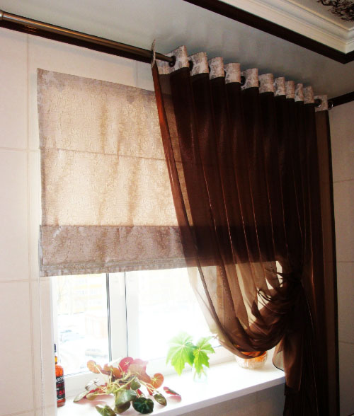 Креативный декор: римские шторы в сочетании с тюлью