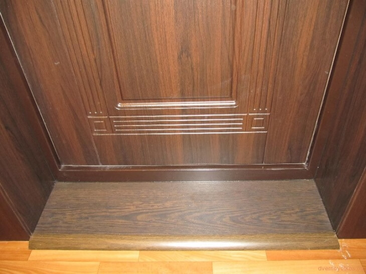 Использование ламината для откоса входных дверей