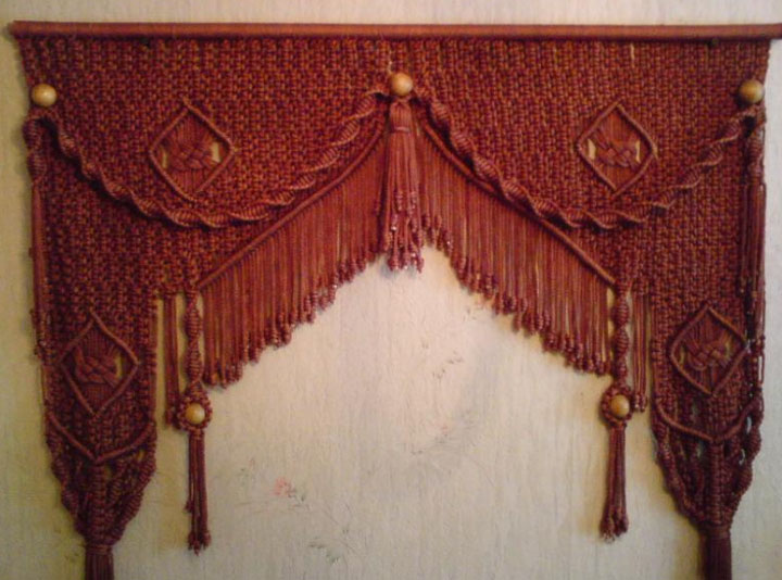 Плетеная шторка на дверь из шелковой нити — это очень красиво и необычно
