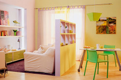 Как красиво и правильно оформить интерьер небольшого зала?