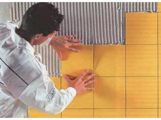 Как клеить плитку на стену: на пол правильно, кафельную и керамическую наносить, напольное видео, как наклеить