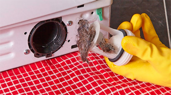 Почему стиральная машина не сливает воду и что делать?