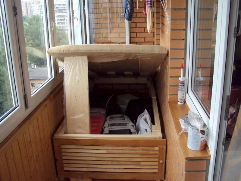 			Удобный ящик на балкон своими руками: фото, варианты конструкций		