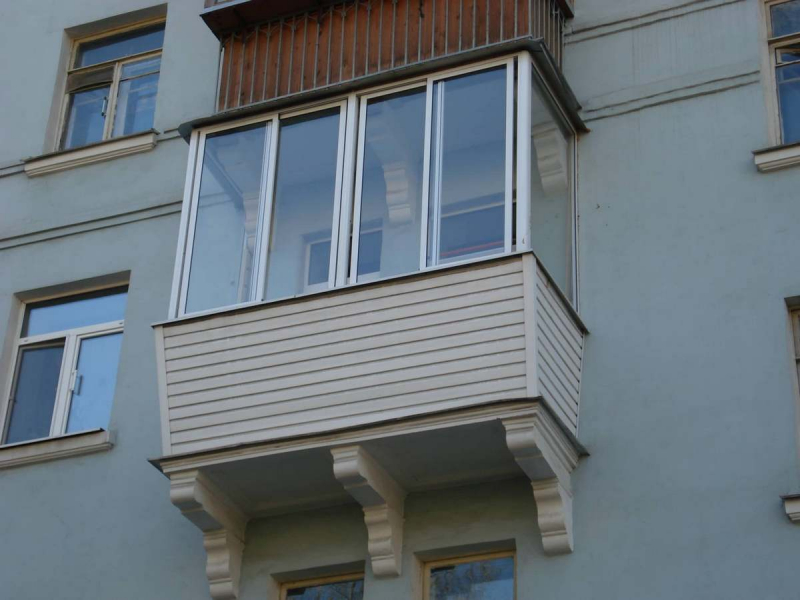 			Как обшить балкон пластиковыми панелями своими руками: фото-примеры и инструкция пошагово		