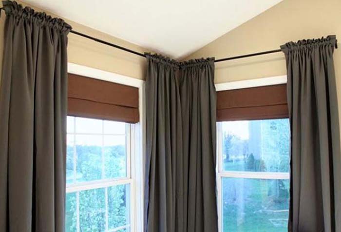 Шторы углом и портьеры на угловые окна – тонкости текстильного декора