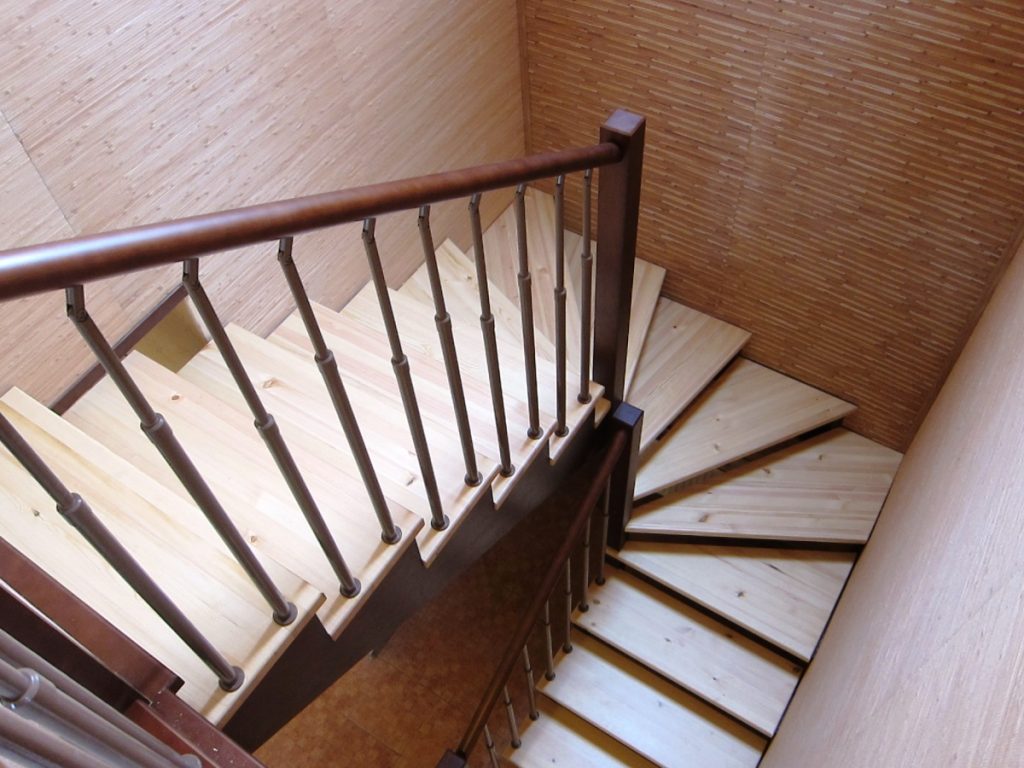П-образная лестница на второй этаж