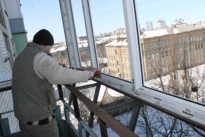 Чем закрыть балкон на зиму
