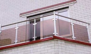 Использование стеклянных ограждений для балкона