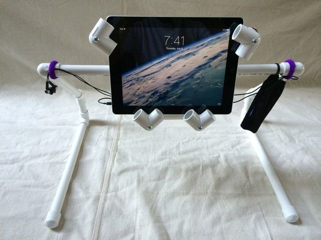 Подставка для планшета из ПВХ-труб своими руками