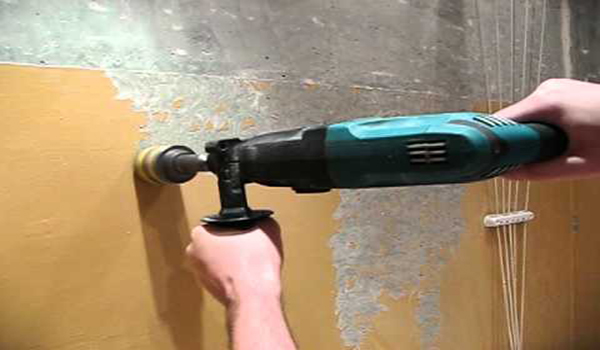 				Как быстро и эффективно снять старый слой краски со стен