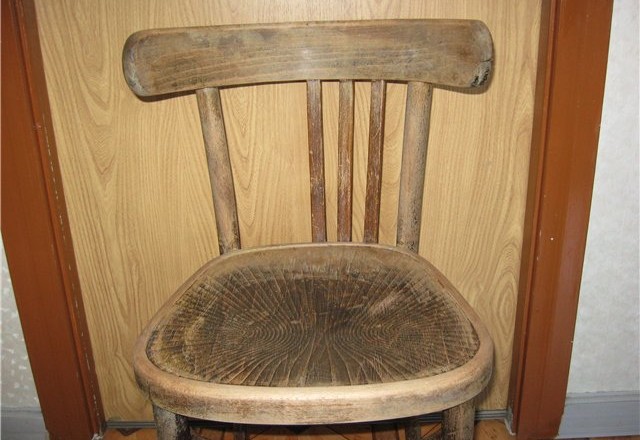 Как выполнить ремонт деревянных стульев своими руками?