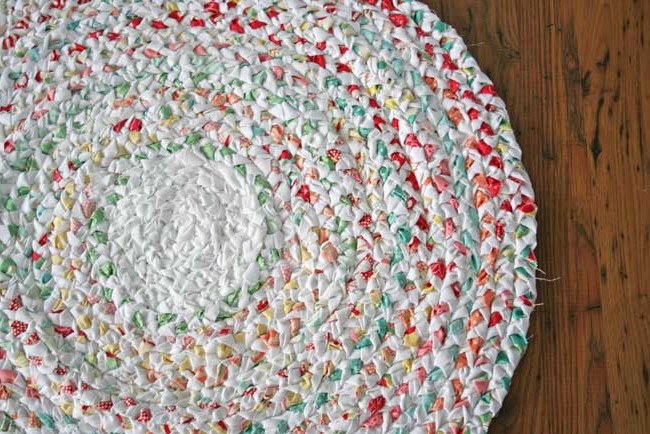 Плетем коврик своими руками: 3 способа — из ниток, косичек и помпонов