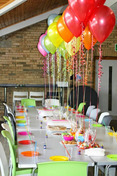 Как украсить стол на день рождения: яркие идеи для праздника (38 фото)
