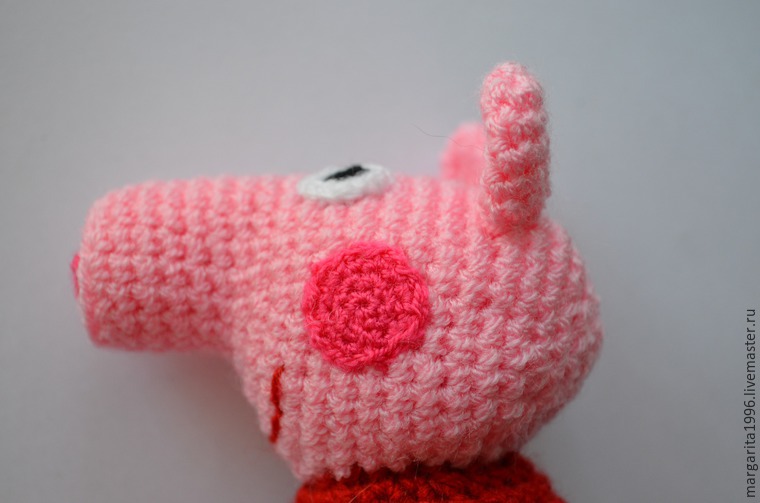 Свинка Пеппа крючком: мастер-класс по вязанию маленькой шапочки