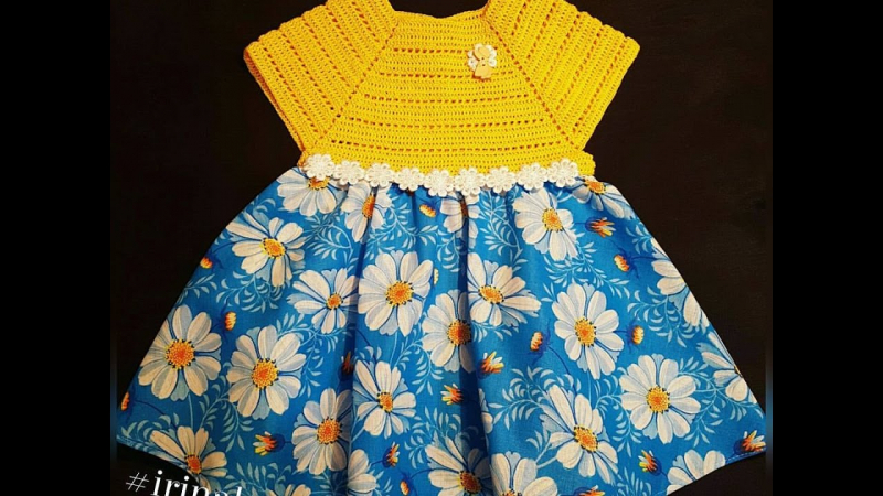 Комбинированное платье для девочки из трех цветов крючком
