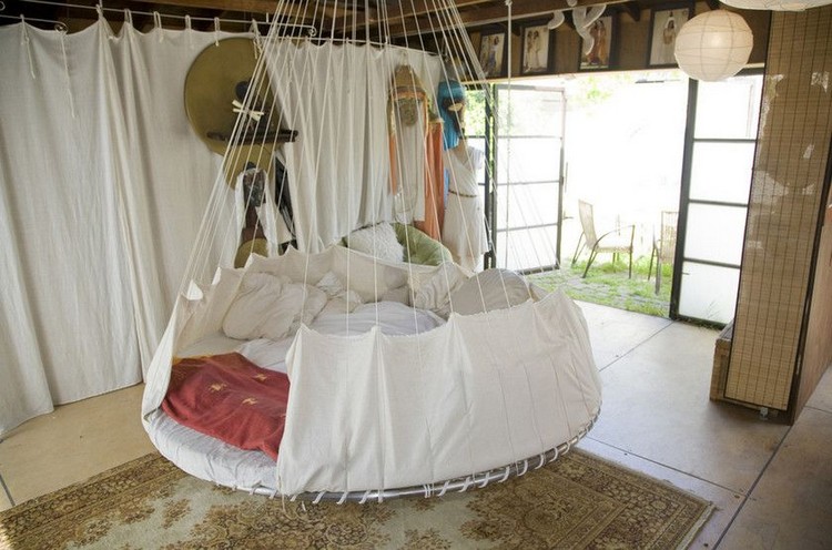 Круглая кровать в интерьере современной спальни: фото мебели, которая обладает комфортом и уютом (38 фото)