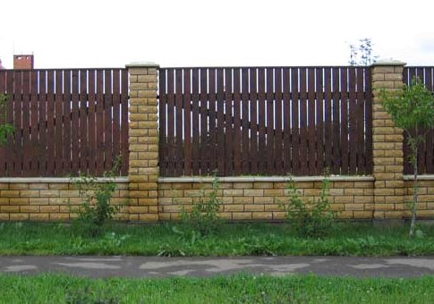 Как украсить забор на даче? Украшение, декорирование забора своими руками