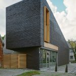 Фасады частных домов - современные идеи по оформлению (100 фото)