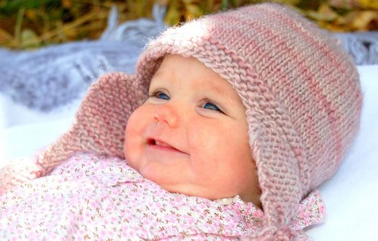 Вязаная шапочка для новорожденного спицами: утепляем малыша своими руками, схемы с описаниями работы