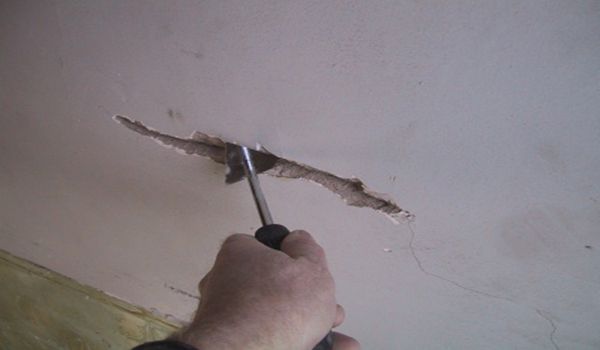 				Как и чем заделать трещину в стене — эффективные способы