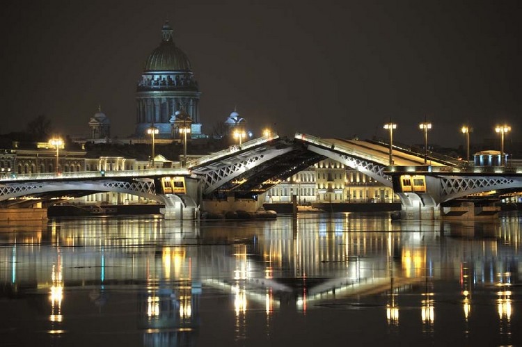 Фотообои «Ночной город» в интерьере: Лондон, Париж, Нью-Йорк + Москва и Санкт-Петербург (70 фото)
