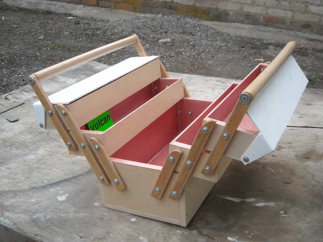 Парочка самоделок в гараж: мобильный лежак и складной ящик для инструментов своими руками