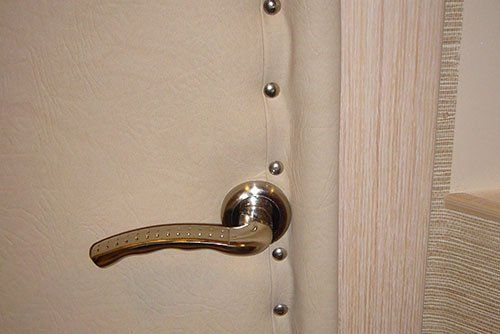 Как оббить входную деревянную дверь дермантином или МДФ