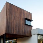 Фасады частных домов - современные идеи по оформлению (100 фото)