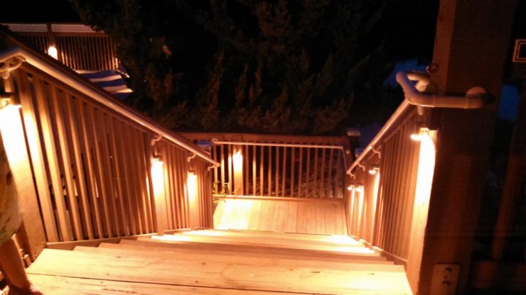 Освещение лестницы в доме - 100 фото лучших идей от профи!