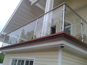 Использование стеклянных ограждений для балкона